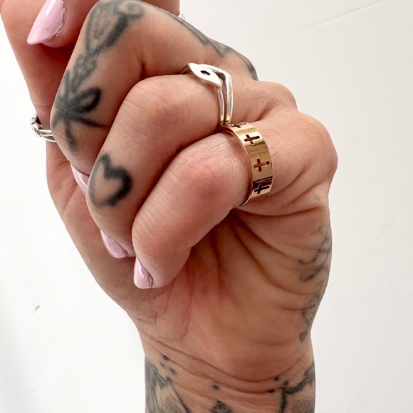 Noir NYC gold plated cross ring band - Picture 2 of 2